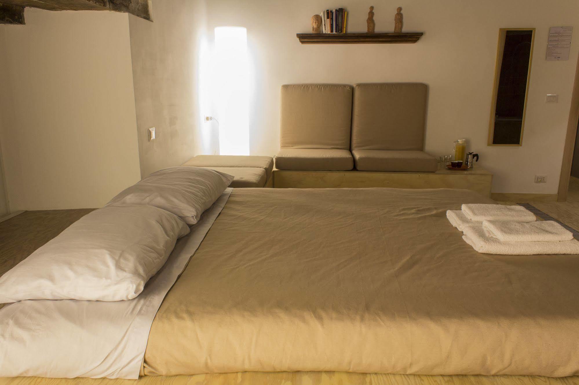 לינה וארוחת בוקר נאפולי Casa Latina מראה חיצוני תמונה